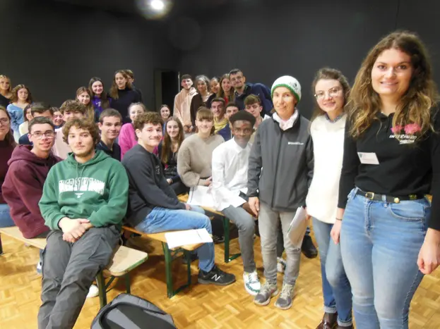 Groupe d’élèves BTS du lycée Granvelle de Dannemarie-sur-Crète avec de gauche à droite : Mathilde Hauptmann (Lycée Granvelle), Lolita Ducret (