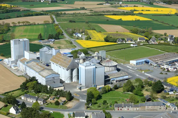 Le site industriel du siège de la coopérative Garun-Paysanne à Hénansal.