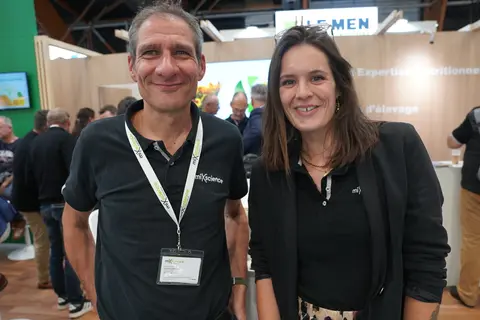 David Brillouet, responsable expertise Porc MiXscience et sa collègue Pauline Dumenil, chef produit.