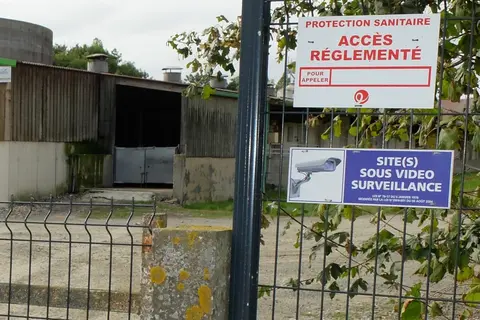 Exemple d’accès à un élevage respectant les règles de biosécurité