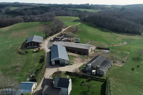 Élevage mixte comportant un atelier porcin.