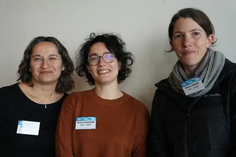 Marine Lacampagne (au centre) avec Marlène Lacroix et Béatrice Roques de l'unité mixte de recherche Inrae - École nationale vétérinaire de Toulo