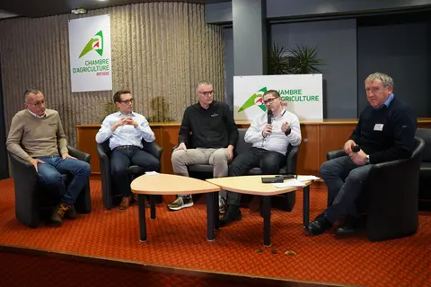 De gauche à droite : Bruno Ligonesche, Nucléus, Philippe Chupin, DanBred France, Pierre-Yves Lannuzel, Topigs Norsvin, Julien Selves, Axiom et Yanni